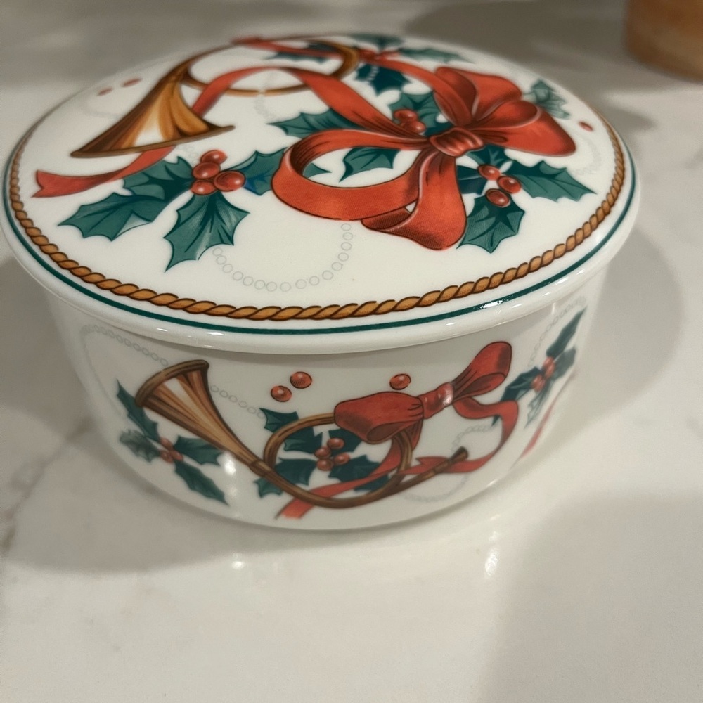Christmas Mikasa porcelain box